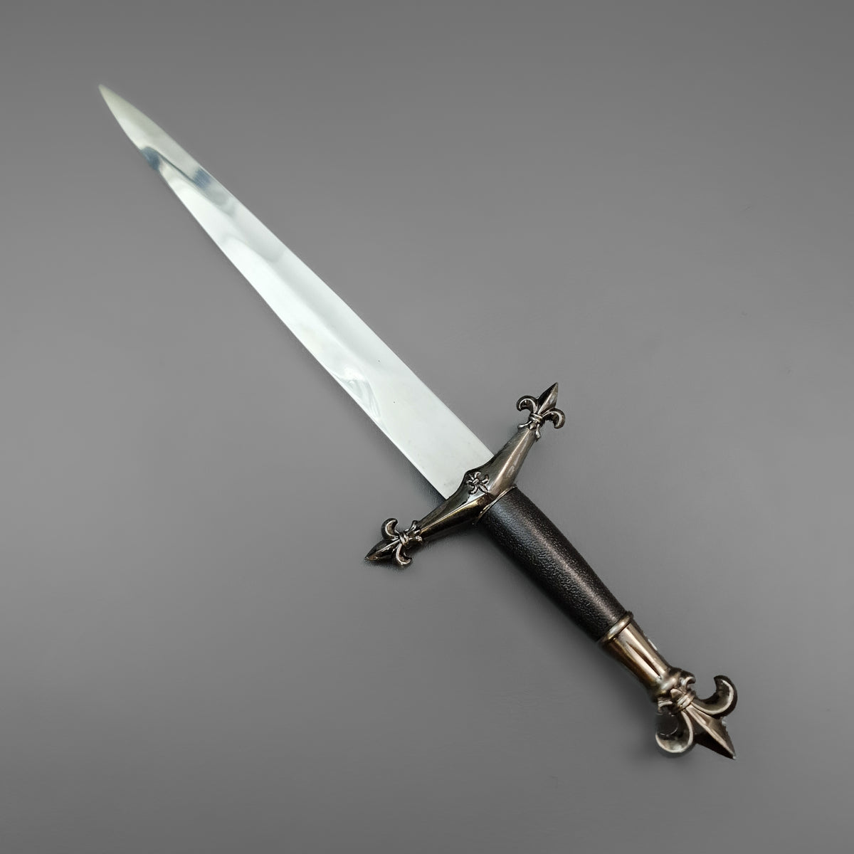 Fleur De Lis Dagger